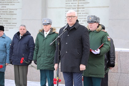 Областные парламентарии приняли участие в митинге, посвященном памяти павших воинов